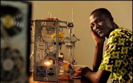 Straatarme Afrikaan maakt 3D-printer van oude zooi - Apparata